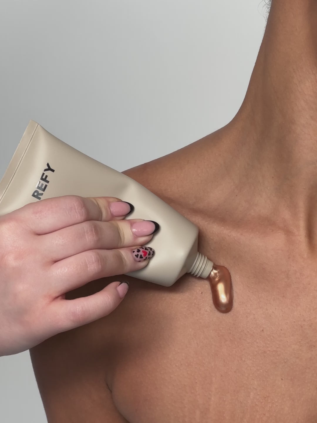 REFY Body Glow & Duo Brush application video on model