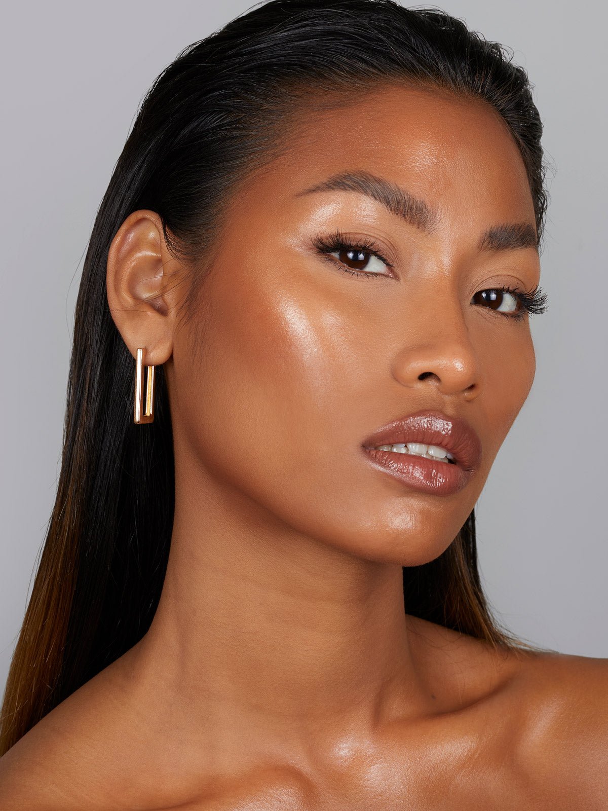 Refy Gloss Highlighter On Skin